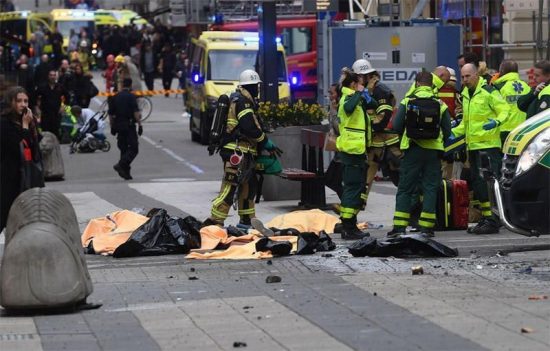Νύχτα φόβου στη Στοκχόλμη μετά την τρομοκρατική επίθεση: Έναν άνδρα φέρεται να συνέλαβαν οι Αρχές
