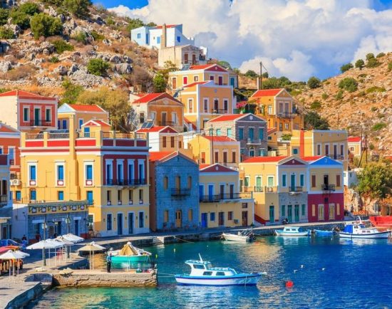 Περιζήτητη η Ελλάδα για Βρετανούς και Γερμανούς-Ποιες περιοχές επιλέγουν για διακοπές το 2017