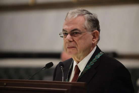 Παπαδήμος: Δεν μετάνιωσα που έγινα πρωθυπουργός-Μετά την επίθεση σκέφτηκα τι δεν πρόλαβα να πω σε αγαπημένα μου πρόσωπα
