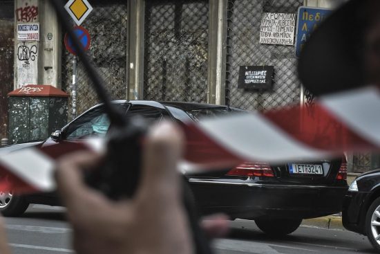 Αντιτρομοκρατική: Όπλα, εκρηκτικά και έτοιμοι τρομοφάκελοι βρέθηκαν στο σπίτι του 29χρονου