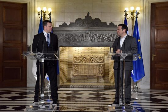 Τσίπρας: Λύση να είναι και όποτε είναι να έρθει – Μπαράζ επαφών για το χρέος