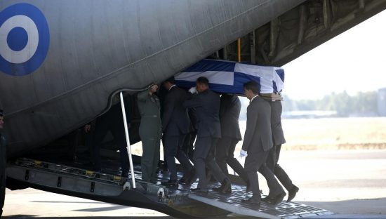 Ο Κωνσταντίνος Μητσοτάκης «επέστρεψε» στην Κρήτη – Αύριο η ταφή του τέως πρωθυπουργού (video)