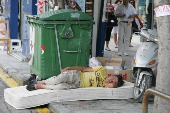 Η ακραία φτώχεια χτύπησε την πόρτα 1,4 εκατ. Ελλήνων