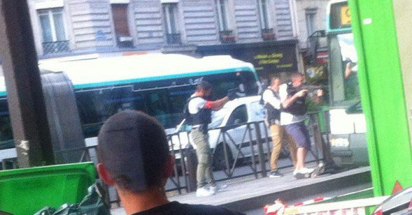 Αναστάτωση στο Παρίσι: 3 άνδρες απείλησαν να ανατινάξουν αστικό λεωφορείο (upd)
