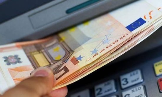 Nέες αλλαγές στα capital controls: Πότε και πόσο αυξάνεται το όριο αναλήψεων