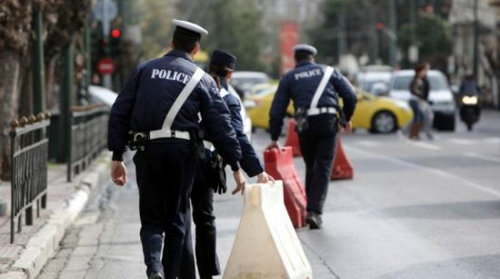 Έκλεισε η οδός Πειραιώς και στα δύο ρεύματα λόγω της έντονης βροχόπτωσης