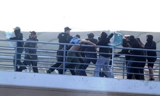 Ένταση στο μαθητικό συλλαλητήριο έξω από το υπoυργείο Παιδείας
