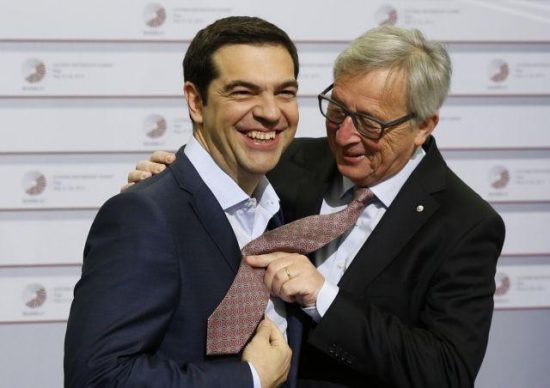 Δεν βάζει γραβάτα ο Τσίπρας-Πανηγυρίζουν στην κυβέρνηση το… βιώσιμο χρέος!