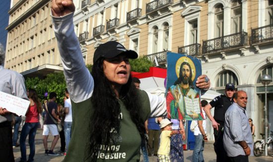 Η Ελένη Λουκά διακόπτει (ξανά) το δελτίο ειδήσεων του ΣΚΑΪ – Πώς αντέδρασε η Σία Κοσιώνη (video)