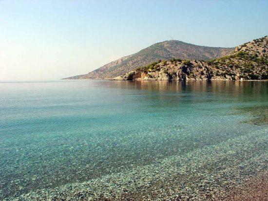 5 παραλίες κοντά στην Αθήνα για να αποδράσετε από τον καύσωνα του Σαββατοκύριακου
