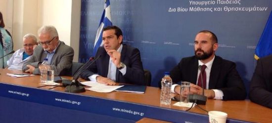Τσίπρας: «Καταργούμε τις Πανελλήνιες» – Όλα όσα αλλάζουν στην Παιδεία