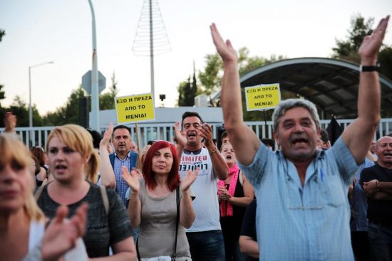 Ξεχείλισε η οργή των κατοίκων του Μενιδίου – «Δεν έγινε στραβή, χάθηκε παιδί»