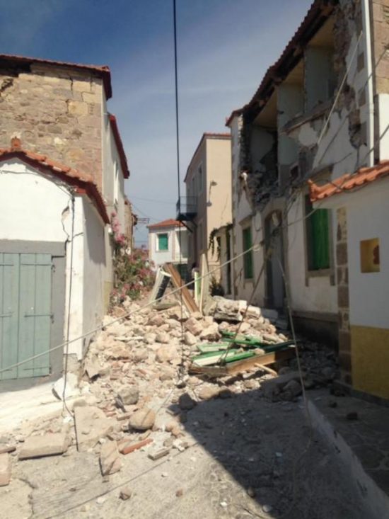 Σεισμός στη Μυτιλήνη – Πληροφορίες για μια εγκλωβισμένη (video-αποκλειστικές φωτό)