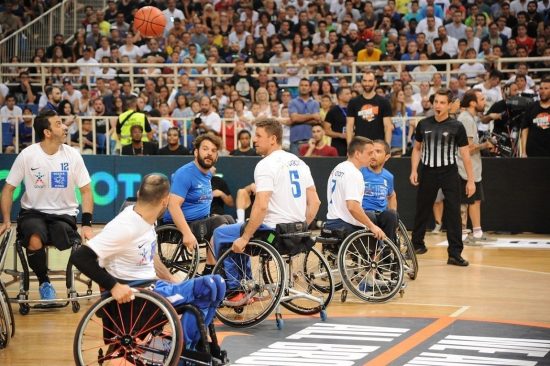 Αποθεώθηκαν στο AntetokounBros Event στο ΟΑΚΑ οι αθλητές μπάσκετ με αμαξίδιο της ΟΣΕΚΑ (video)