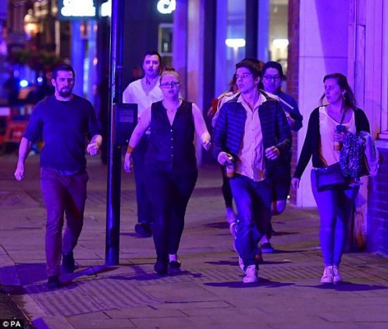 Λονδίνο: Τρεις υπόπτους αναζητεί η Αστυνομία – Αναφορές για έναν νεκρό