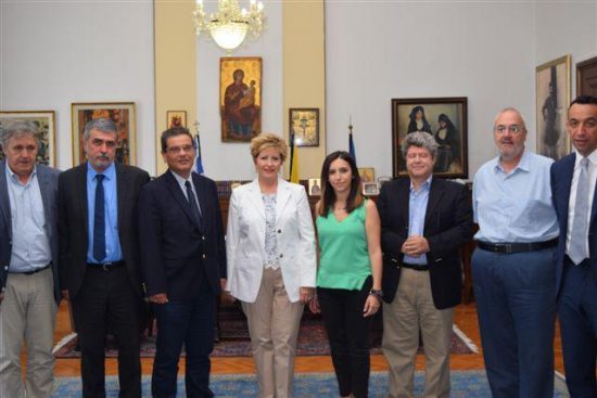 Ο όμιλος ΕΛΠΕ στηρίζει το έργο της απορρύπανσης του Θερμαϊκού