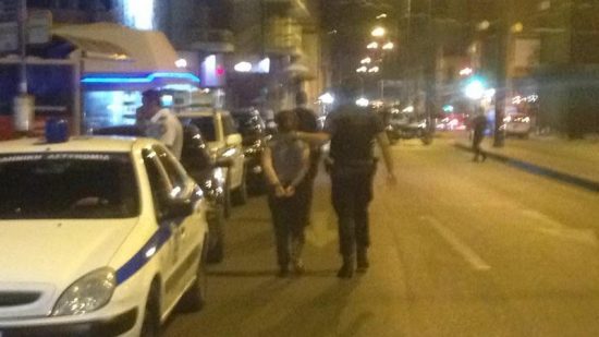 Τρόμος στη Λένορμαν: Παραδόθηκε ο ένοπλος που είχε ταμπουρωθεί σε διαμέρισμα (upd)