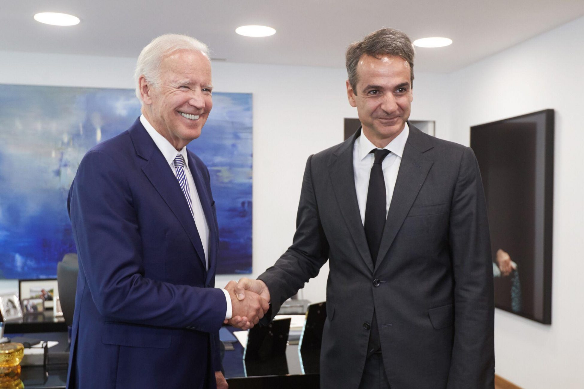 Με τον πρώην αντιπρόεδρο των ΗΠΑ, Τζο Μπάιντεν, συναντήθηκε ο Κυριάκος Μητσοτάκης – Τι συζήτησαν