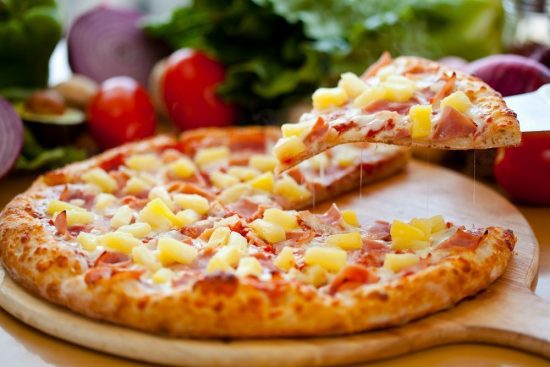 Δεν φαντάζεστε τον τρόπο που βρήκε η Pizza Hut για να παραδίδει την πίτσα σας πριν κρυώσει!