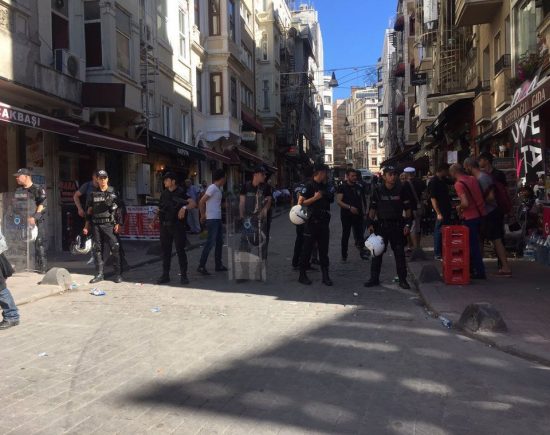 Βίαια επεισόδια και πλαστικές σφαίρες στο Gay Pride της Τουρκίας (video-pics)