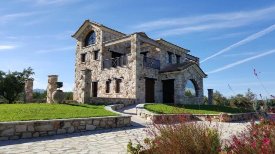 Tripadvisor: Μία ελληνική βίλα στις καλύτερες του κόσμου! (pics)
