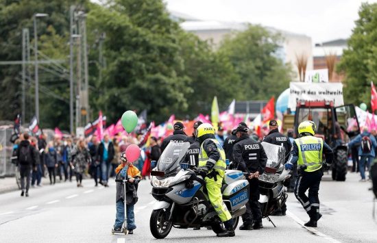 Απίστευτο! 10.000 Γερμανοί διαδήλωσαν κατά της Συνόδου Κορυφής των G20 στο Αμβούργο