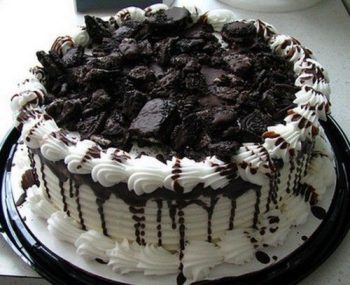 Πώς να φτιάξετε την πιο νόστιμη τούρτα με oreo και παγωτό (video)
