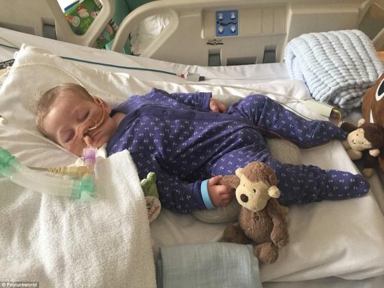 Έφυγε τελικά από τη ζωή ο μικρός Τσάρλι Γκαρντ, το βρέφος που «δίχασε» τη Βρετανία