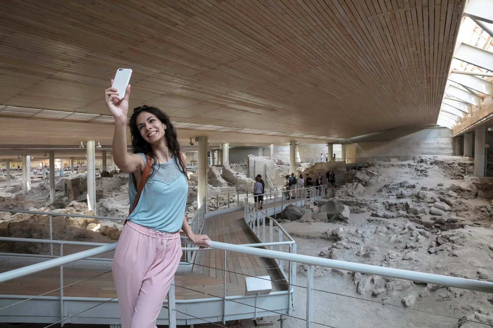 COSMOTE: Wi-Fi σε Ακρωτήρι Σαντορίνης, Δελφούς, Δήλο – Συνολικά σε 20 αρχαιολογικούς χώρους σε όλη την Ελλάδα