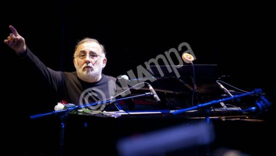 Θάνος Μικρούτσικος: Το πρώτο του μήνυμα μετά τα δημοσιεύματα για την υγεία του