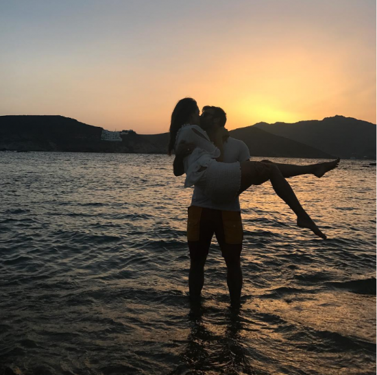 Alessandra Ambrosio: Full ερωτευμένη στη Μύκονο! «Έριξε» το Instagram με την ανάρτησή της