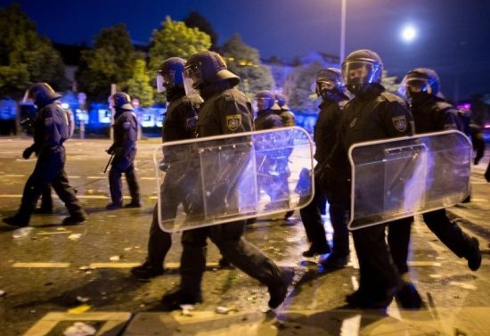 G20: Πανικός στο Αμβούργο – Φωτιές και υλικές καταστροφές στους δρόμους τα ξημερώματα