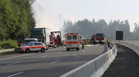 Σοβαρό τροχαίο λεωφορείου με φορτηγό στη Γερμανία – Νεκροί 18 άνθρωποι (video)