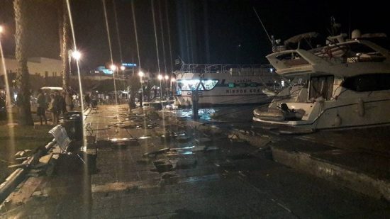 Κως: Μίνι τσουνάμι προκάλεσε ο σεισμός – Στα δύο «κόπηκε» το λιμάνι (pics)