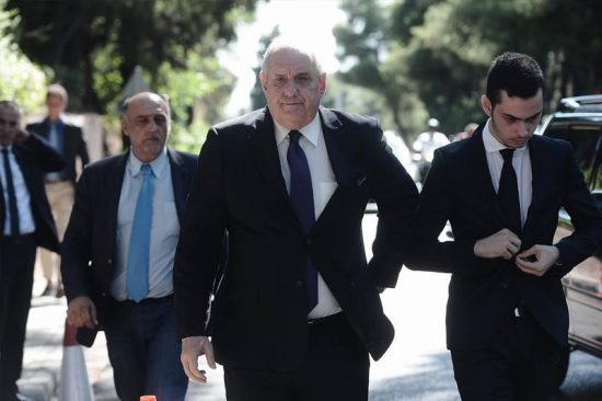 Τέρενς Κουίκ: Να μάθουν οι πολίτες τι έχει δεσμευτεί απέναντι στον Καμμένο και τον Τσίπρα ο Λαζαρίδης