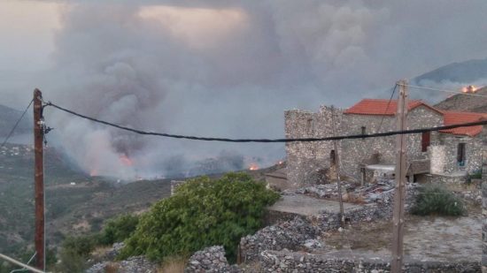Κόλαση φωτιάς στη Μάνη: Κάηκαν σπίτια – Συγκλονιστικές φωτό και βίντεο