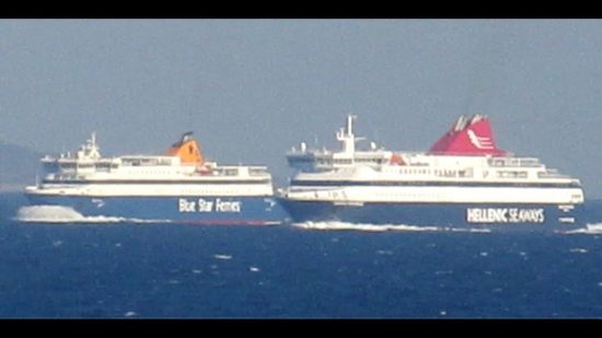 Εντυπωσιακό video: Δείτε το Νήσος Μύκονος και το Blue Star Naxos να κάνουν «κόντρες» στο Αιγαίο