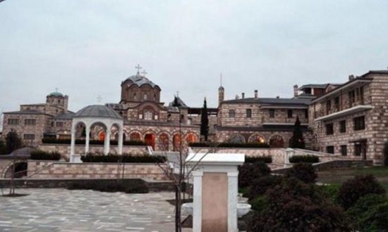 Εισαγγελέας προτείνει παραπομπή σε δίκη 20 ιδιώτες και 3 μοναχούς, για το σκάνδαλο της «Εμμαούς»