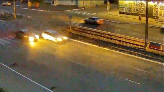 Βίντεο-σοκ: Γυναίκα εκσφενδονίζεται 20μ. μακριά σε τροχαίο στη Ρωσία!