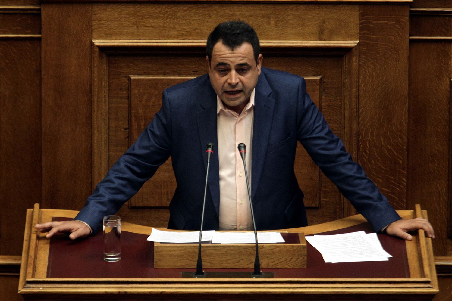 Σαντορινιός: Η «βαριά» ρύπανση είναι μέχρι τη Γλυφάδα, μετά οι περιοχές είναι καθαρές
