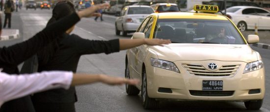 Εταιρεία ταξί προτείνει στους πελάτες της να ταξιδέψουν παρέα με μια προξενήτρα!