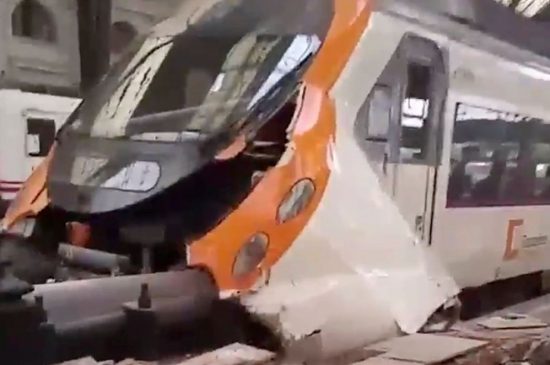Τραγικό ατύχημα με τρένο σε σταθμό στη Βαρκελώνη – Τουλάχιστον 48 οι τραυματίες (video)