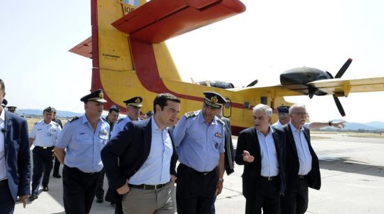 Τσίπρας – Τόσκας: Η Μάνη καίγεται και αυτοί επιθεωρούν τα πυροσβεστικά (video)