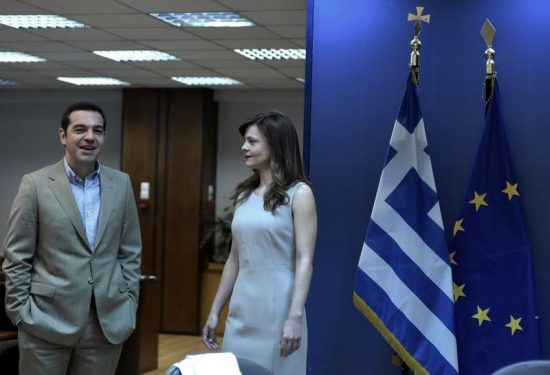 Αχτσιόγλου μετά τη σύσκεψη με Τσίπρα: Μειώσαμε 5 μονάδες την ανεργία – Οι δηλώσεις του πρωθυπουργού