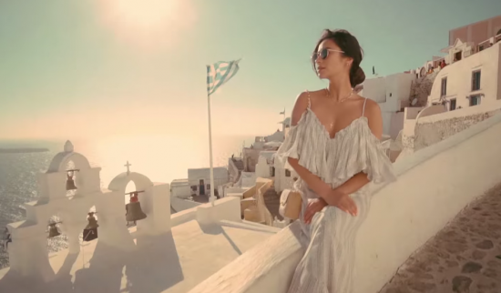 Η απόλυτη διαφήμιση για τα ελληνικά νησιά με video υπερπαραγωγή από την Shay Mitchell
