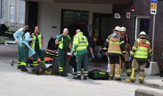 Αυτοκίνητο έπεσε πάνω σε πεζούς έξω από νοσοκομείο στην Στοκχόλμη – Οδηγούσε ηλικιωμένη