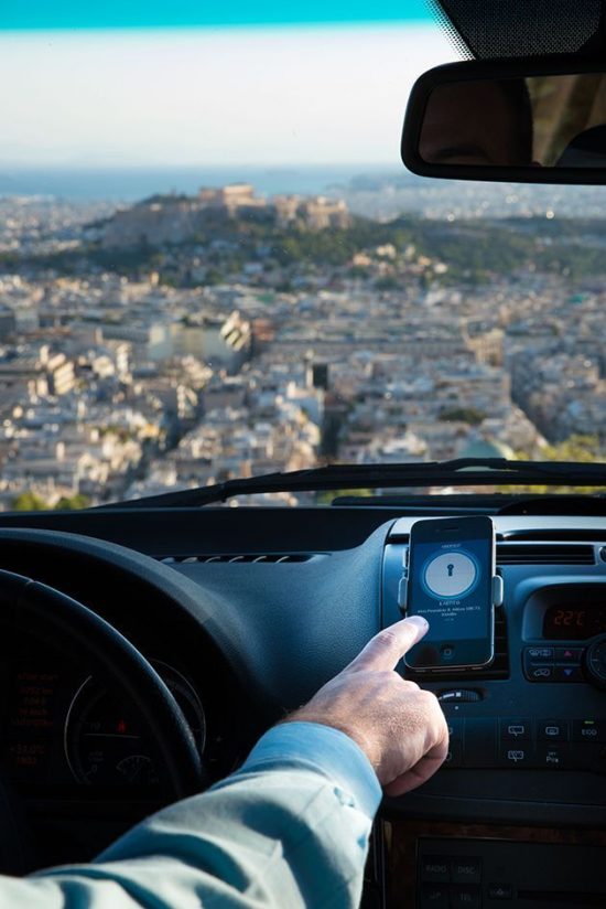 Aίτημα ονομαστικής ψηφοφορίας από τον ΣΥΡΙΖΑ για Taxi beat και Uber