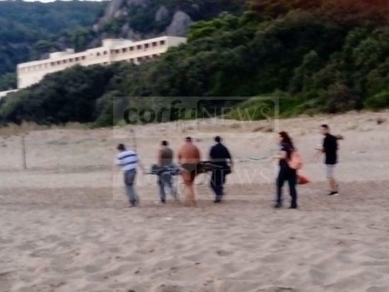 Φρίκη στην Κέρκυρα: Απίστευτες εικόνες σε γνωστή παραλία με πτώμα σε αποσύνθεση