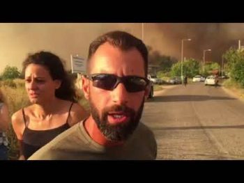 Κάλαμος: Νύχτα τρόμου. Η φωτιά μαίνεται χωρίς έλεγχο (video)