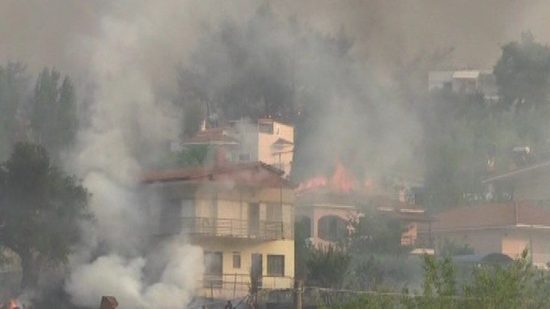 Εκκλήσεις πυροσβέστη μέσω Facebook – «Αφυδατωθήκαμε, χρειαζόμαστε νερό και ψωμί»